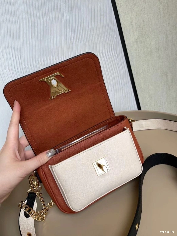 LOUIS TENDER VUITTON LOCKME 0523